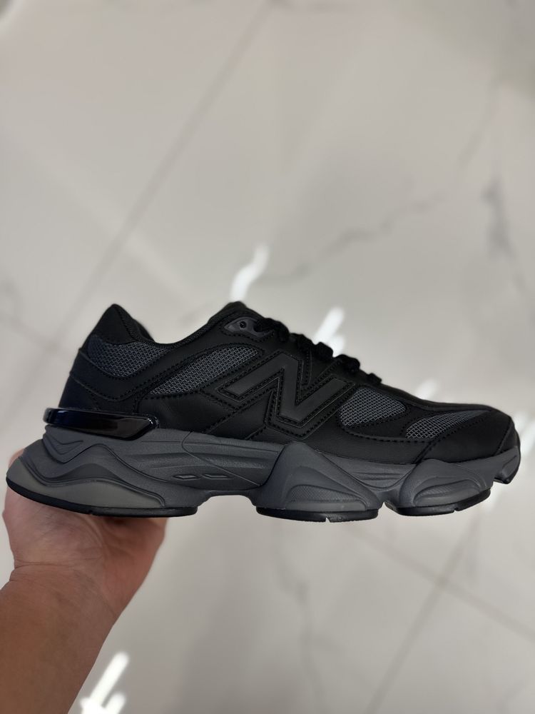 Triple Black Leather — черен, кожа