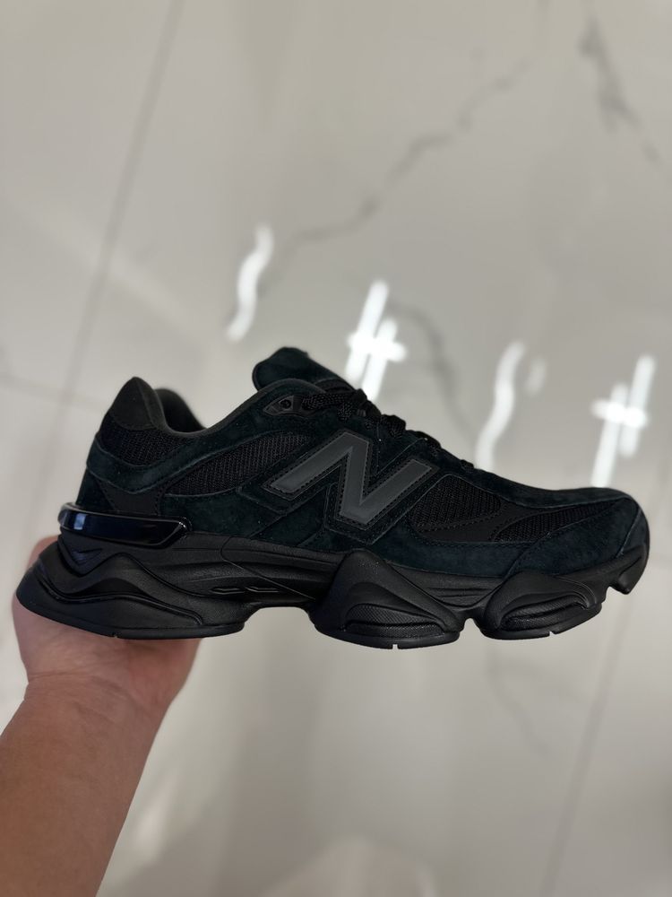 Triple Black — изцяло черен